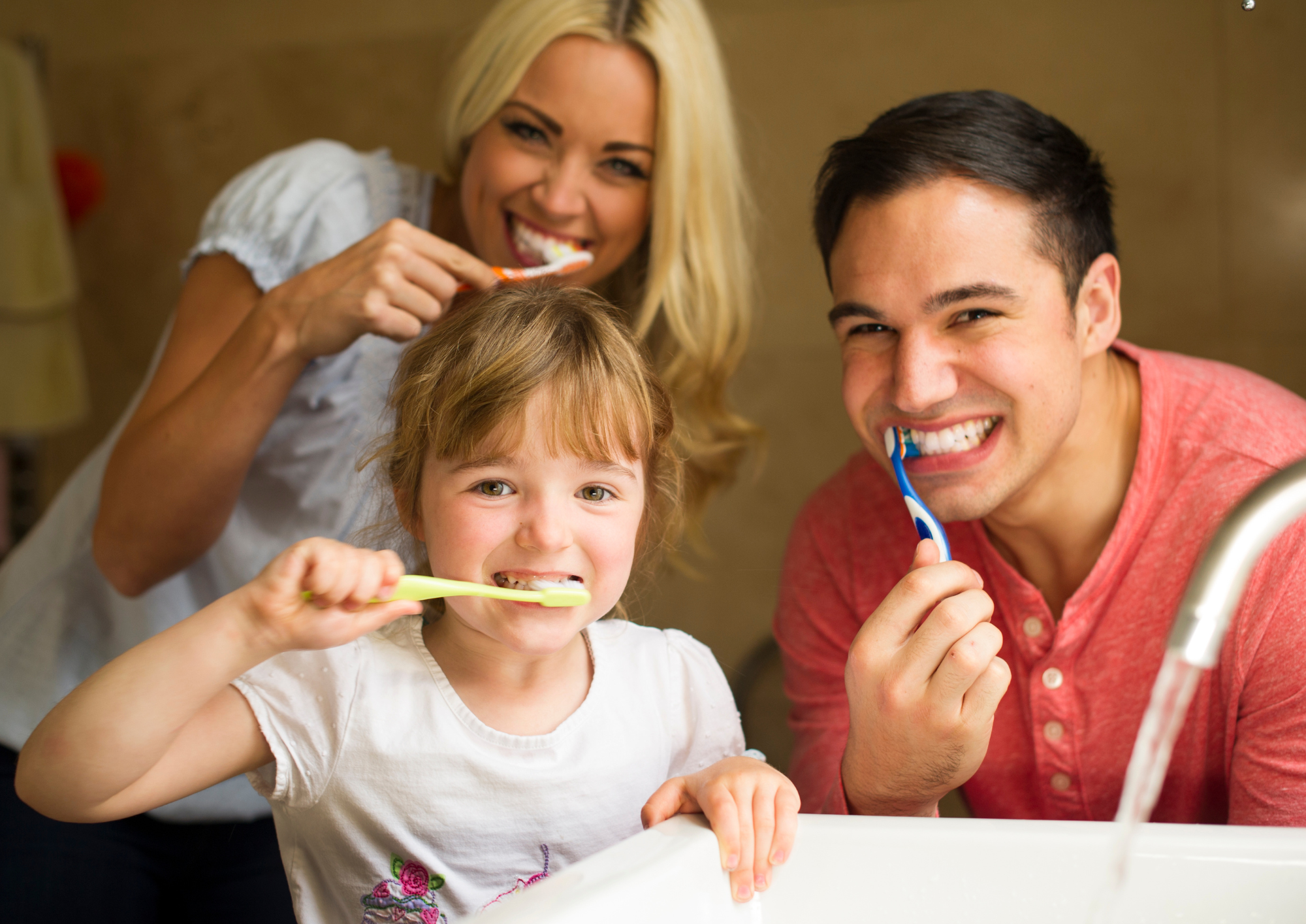 Read more about the article Rodzice kontra próchnica – jak codziennie wspierać dziecko w higienie jamy ustnej