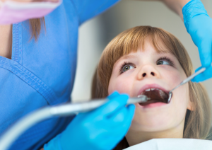 dziecko u dentysty